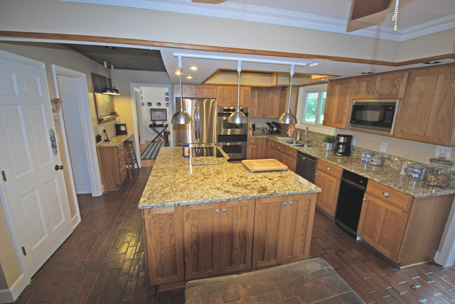 2S575 Deerpath Road Batavia, IL 60510 - Photo 4 of 25