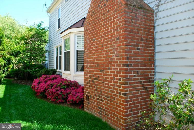 6583 Forsythia Street Springfield, VA 22150 - Photo 21 of 28 a backyard of a house with lots of green space