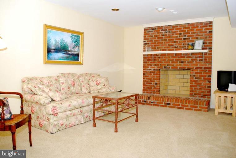 6583 Forsythia Street Springfield, VA 22150 - Photo 10 of 28 a living room with furniture