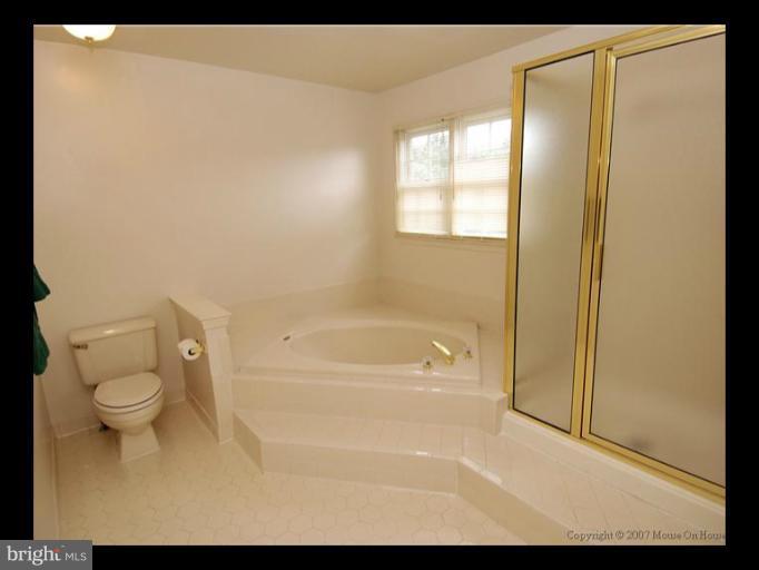 6601 Forsythia Street Springfield, VA 22150 - Photo 10 of 26 a bathroom with a bathtub and a toilet