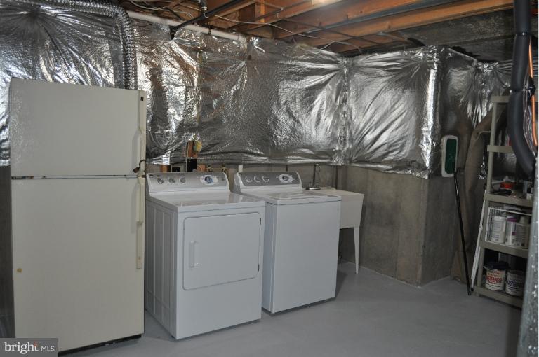 6601 Forsythia Street Springfield, VA 22150 - Photo 4 of 26 a utility room with dryer and washer