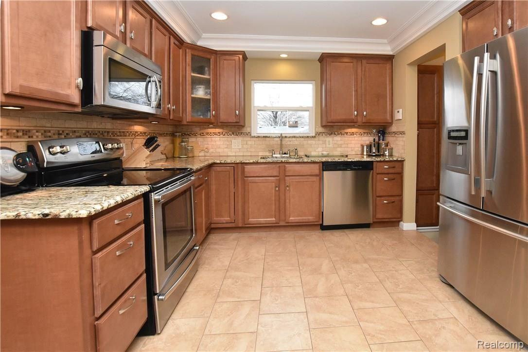 3903 Amherst Road Royal Oak, MI 48073 - Photo 14 of 48 Amherst_12.JPG