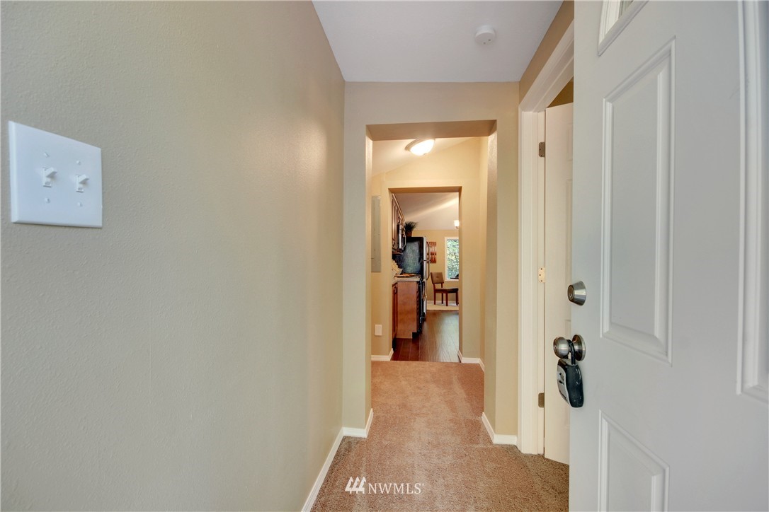 22462 Sweeney Road Southeast Maple Valley, WA 98038 - Photo 4 of 23