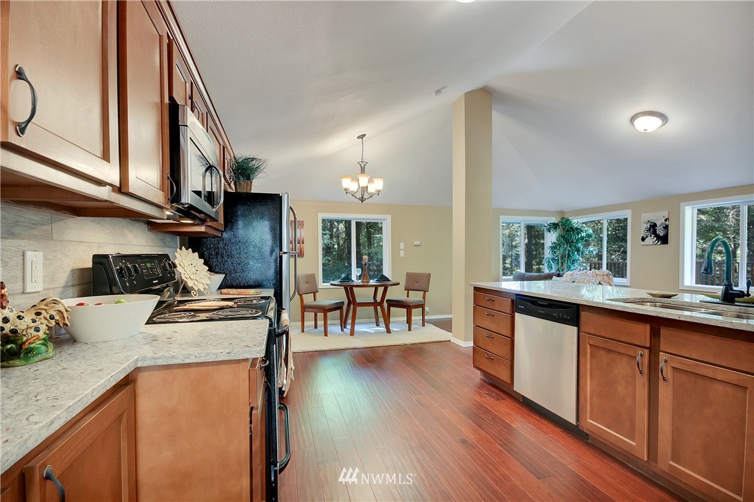 22462 Sweeney Road Southeast Maple Valley, WA 98038 - Photo 5 of 23