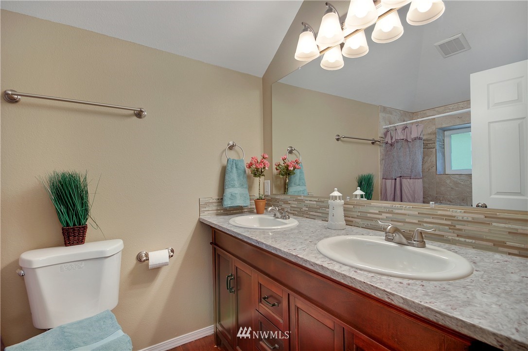 22462 Sweeney Road Southeast Maple Valley, WA 98038 - Photo 8 of 23