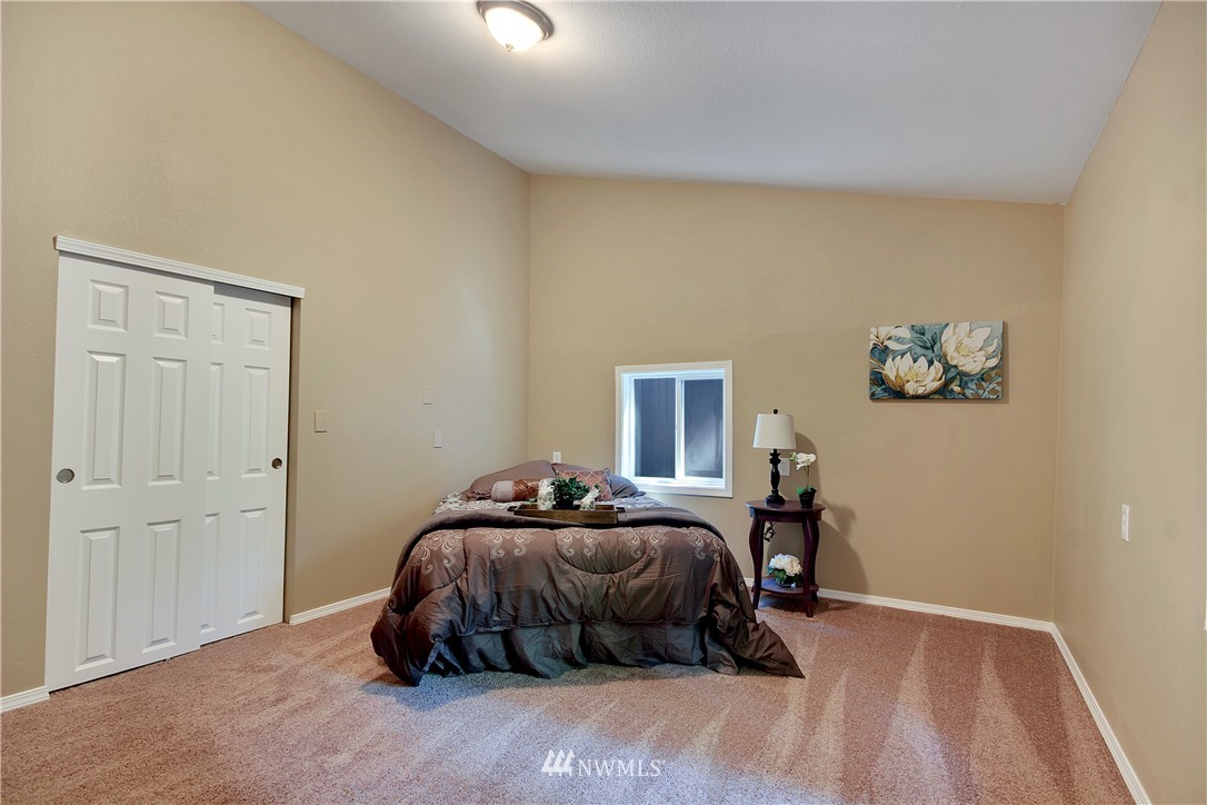 22462 Sweeney Road Southeast Maple Valley, WA 98038 - Photo 9 of 23