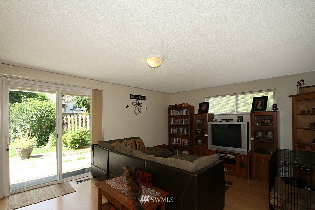 9223 Northeast 193rd Street Bothell, WA 98011 - Photo 7 of 15 Gallery Image 7