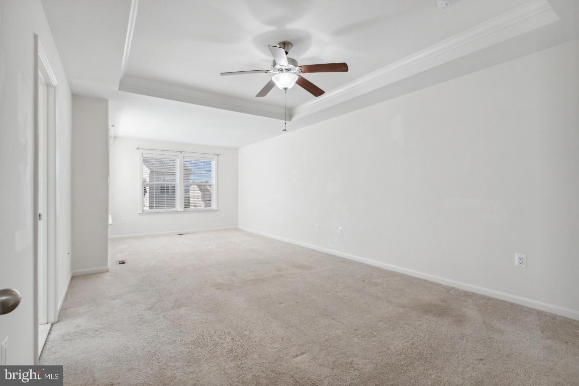 42219 Dean Chapel Square Chantilly, VA 20152 - Photo 10 of 21 a view of an empty room with a window