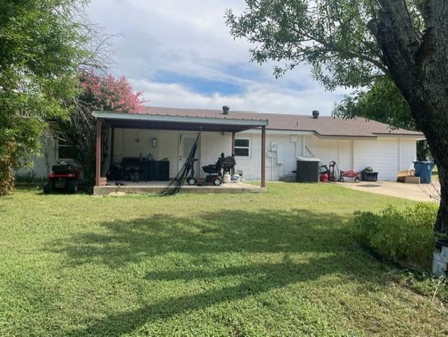130 Castleman Circle Hewitt, TX 76643 - Photo 4 of 13 a view of a house with backyard
