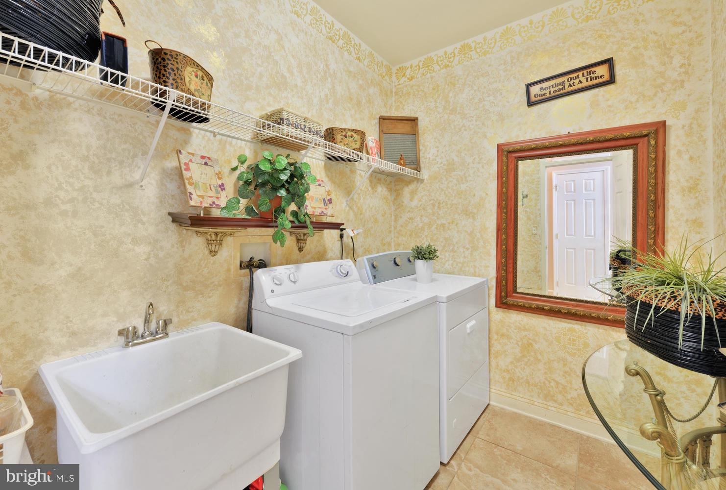 19 Shoemaker Road Manalapan, NJ 07726 - Photo 8 of 45 Gallery Image 8