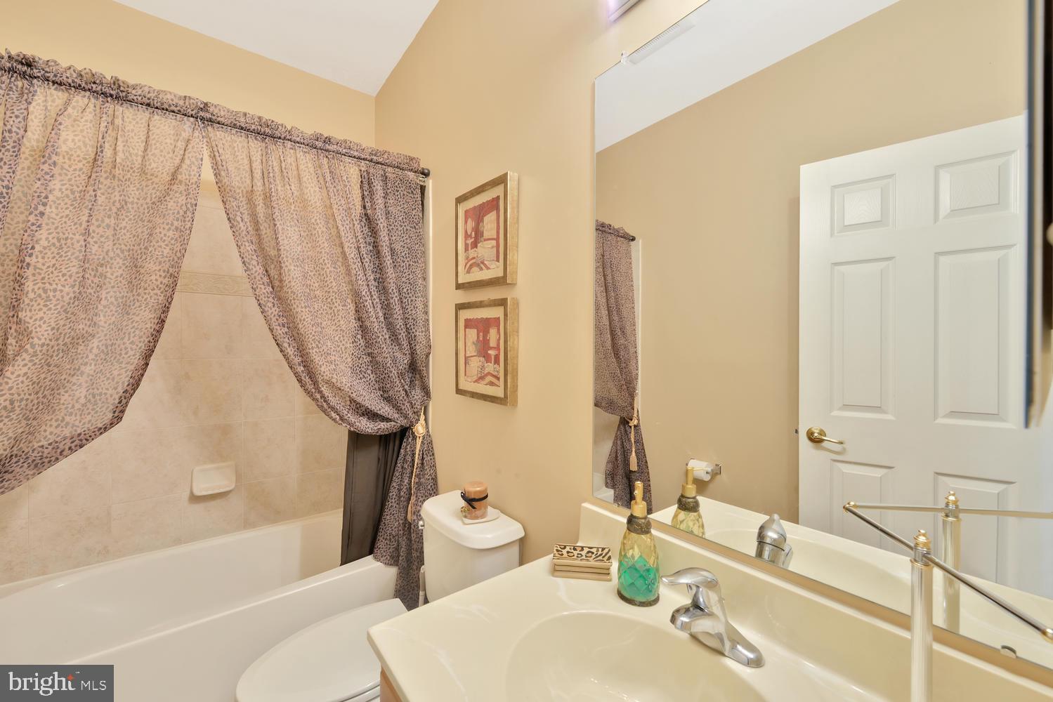 19 Shoemaker Road Manalapan, NJ 07726 - Photo 9 of 45 Gallery Image 9