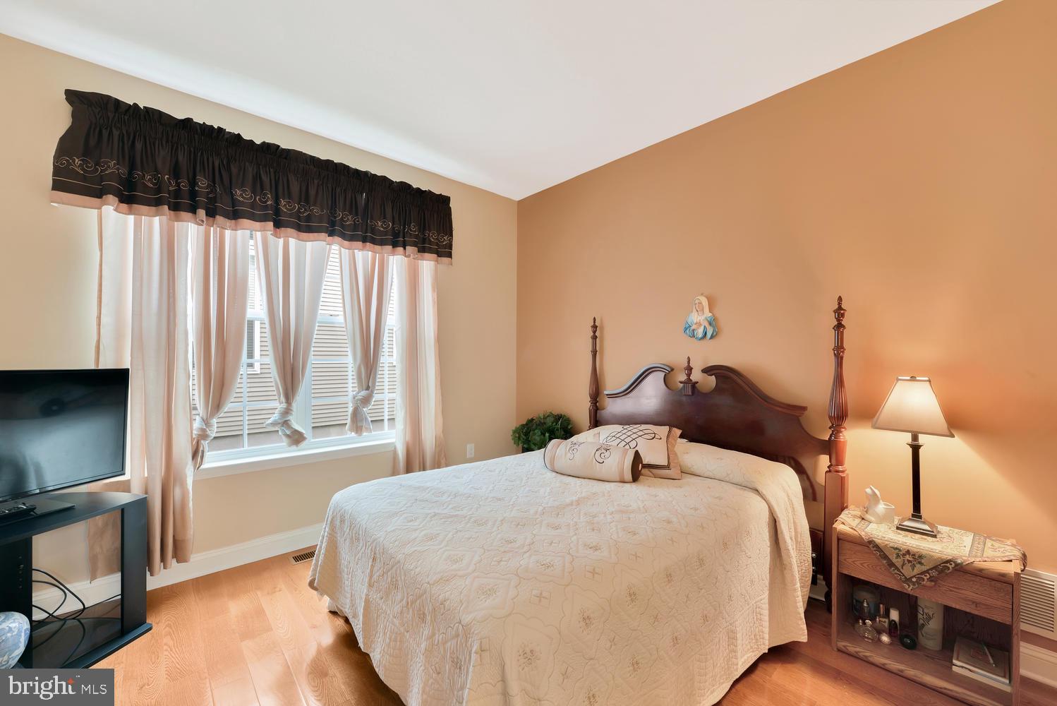 19 Shoemaker Road Manalapan, NJ 07726 - Photo 10 of 45 Gallery Image 10