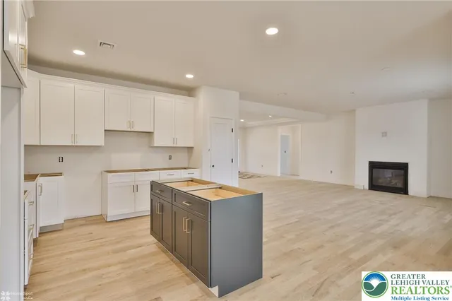 $729,900 | 448 Long Lane Road, Walnutport, PA 18088