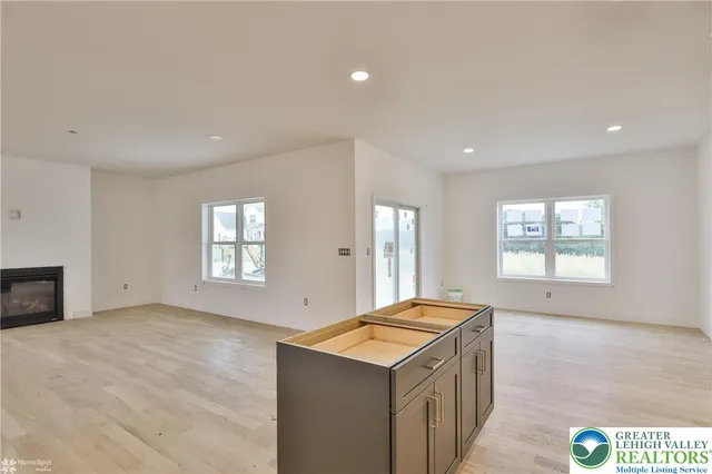 $729,900 | 448 Long Lane Road, Walnutport, PA 18088