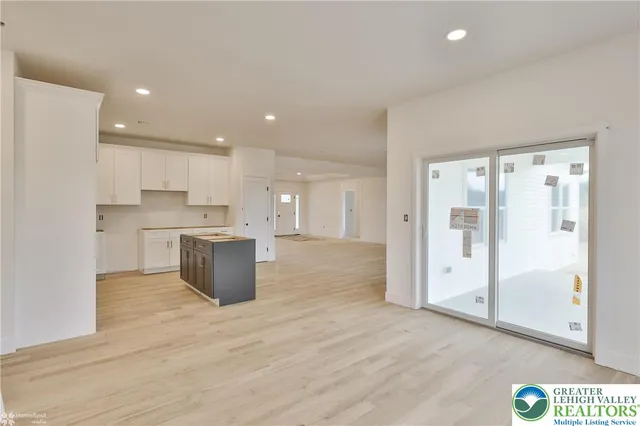 $729,900 | 448 Long Lane Road, Walnutport, PA 18088