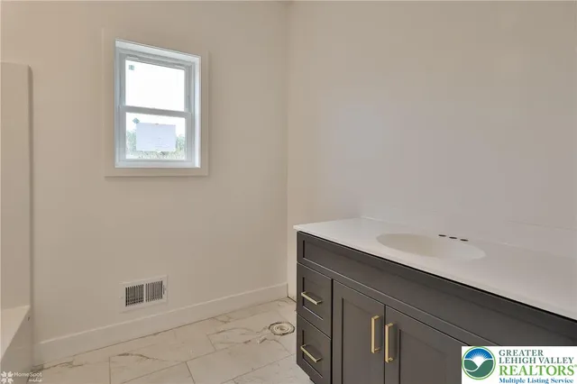 $729,900 | 448 Long Lane Road, Walnutport, PA 18088