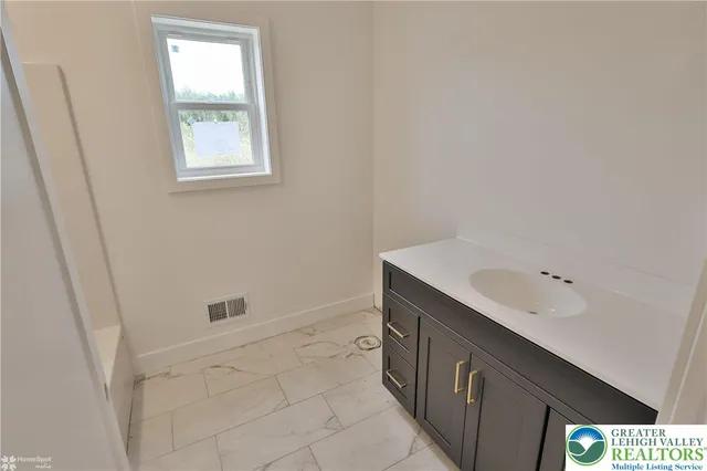 $729,900 | 448 Long Lane Road, Walnutport, PA 18088