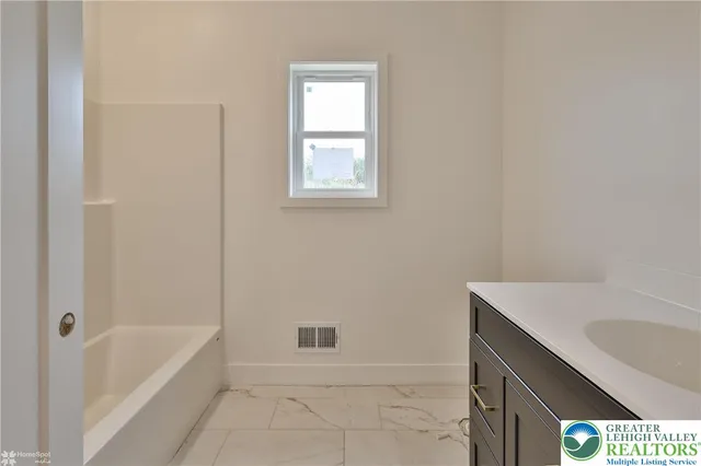 $729,900 | 448 Long Lane Road, Walnutport, PA 18088