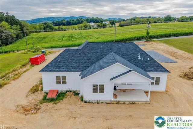 $729,900 | 448 Long Lane Road, Walnutport, PA 18088