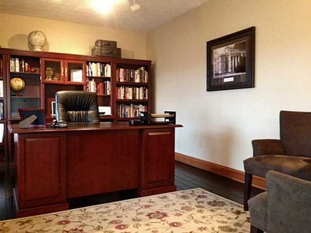 1237 Greenoak Court Springfield, OH 45503 - Photo 2 of 20