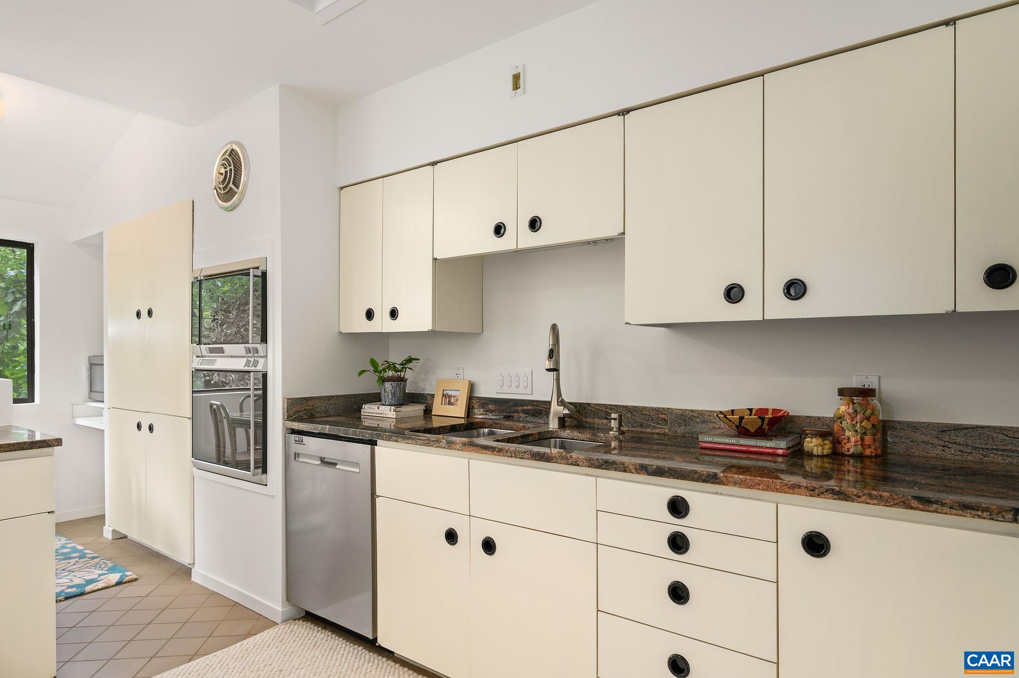 428 Rookwood Drive Charlottesville, VA 22903 - Photo 16 of 36 Gallery Image 16