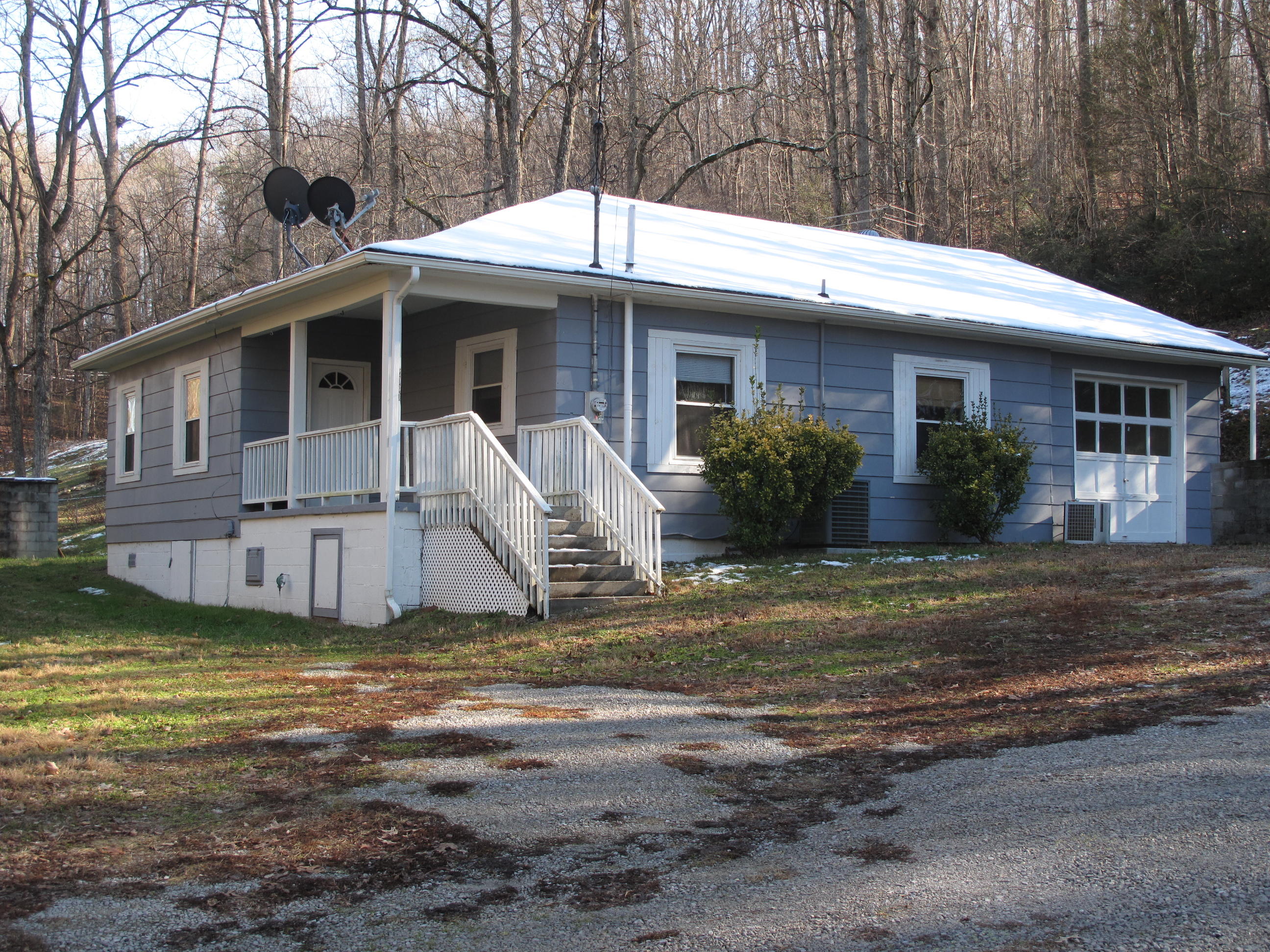 2030 Demory Road La Follette, TN 37766 - Photo 2 of 11 IMG_3955