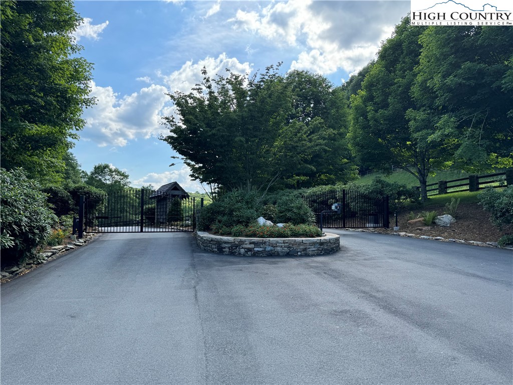 Churchhill Downs Boone, NC 28607 - Photo 3 of 16