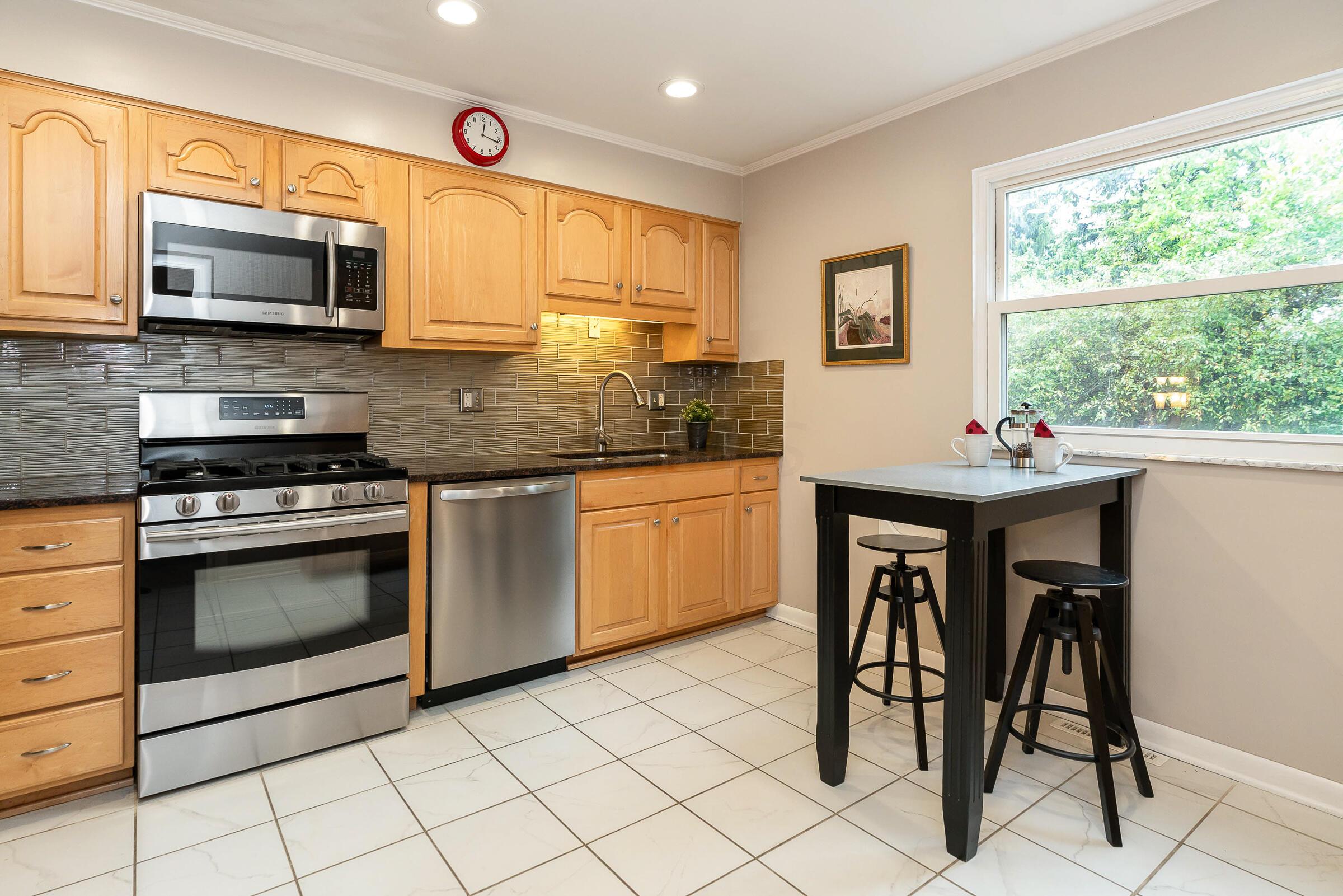 2654 Lane Road Columbus, OH 43220 - Photo 9 of 33 Kitchen