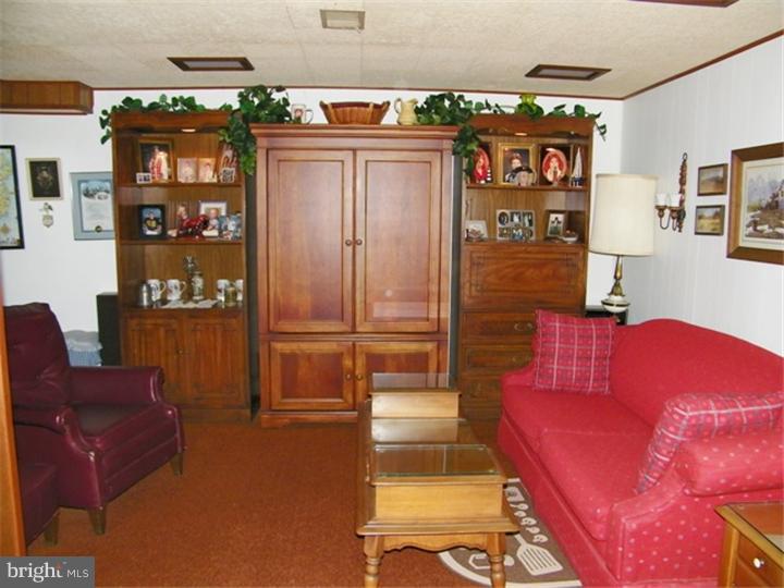 2394 Dale Road Huntingdon Valley, PA 19006 - Photo 12 of 16 Family Room