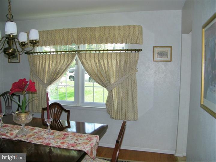 2394 Dale Road Huntingdon Valley, PA 19006 - Photo 5 of 16 Dining Room