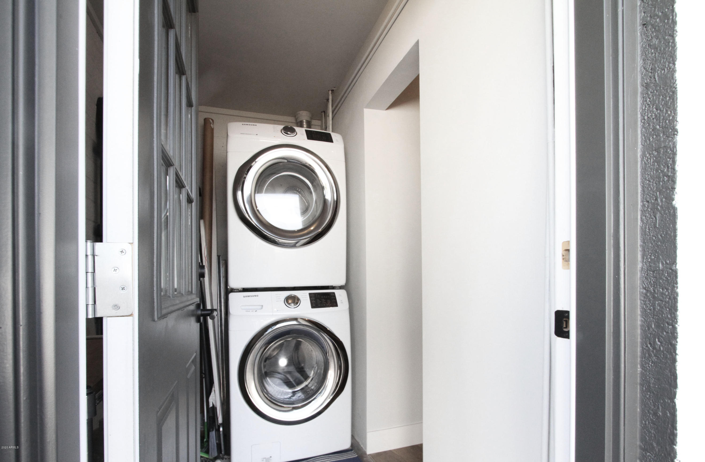 836 West Elna Rae Street Tempe, AZ 85281 - Photo 18 of 32 LAUNDRY_2