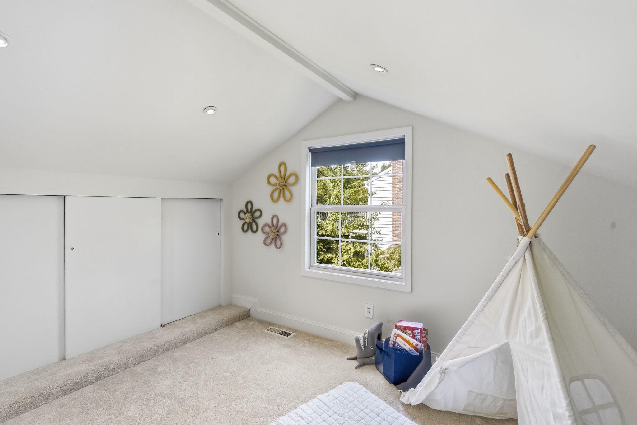 996 Headwater Road Annapolis, MD 21403 - Photo 22 of 59 Bright and airy