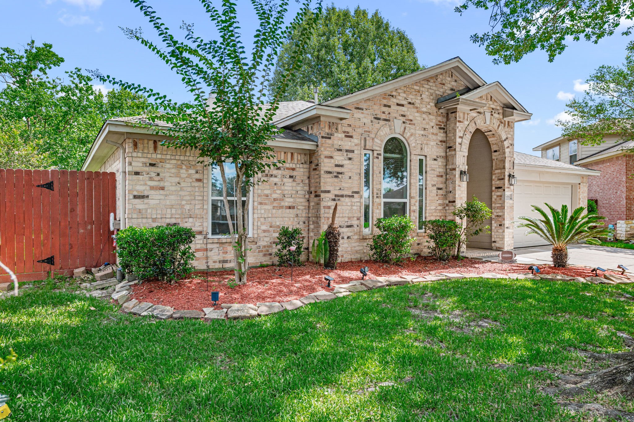 6115 Caroline Green Court Spring, TX 77373 - Photo 3 of 32