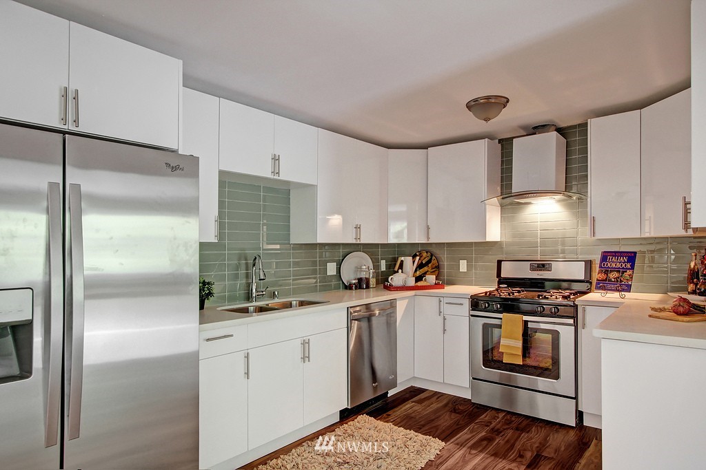 6018 Norma Beach Road Edmonds, WA 98026 - Photo 6 of 18 Gallery Image 6