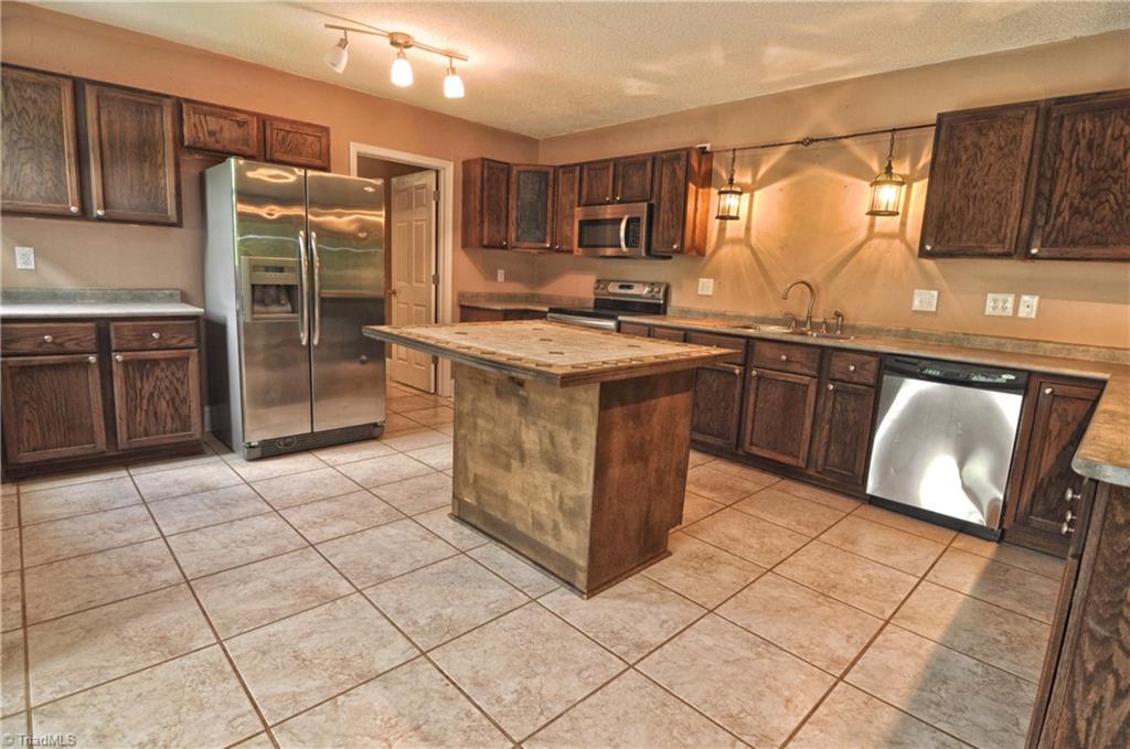 324 Tom Wood Road Lexington, NC 27295 - Photo 11 of 30 Gallery Image 11
