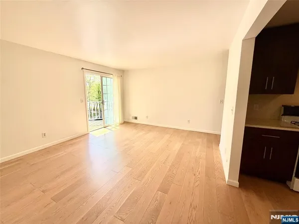 $2,900 | 901 Tuliptree Court, Mahwah, NJ 07430