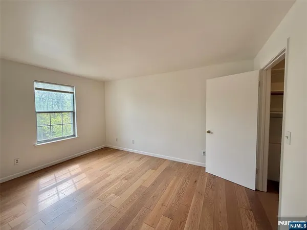 $2,900 | 901 Tuliptree Court, Mahwah, NJ 07430