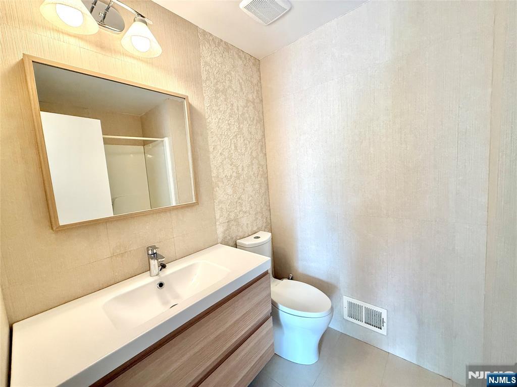 901 Tuliptree Court Mahwah, NJ 07430 - Photo 8 of 12