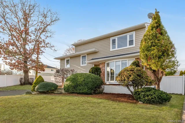 $1,169,000 | 1554 Holiday Park Drive, Wantagh, NY 11793