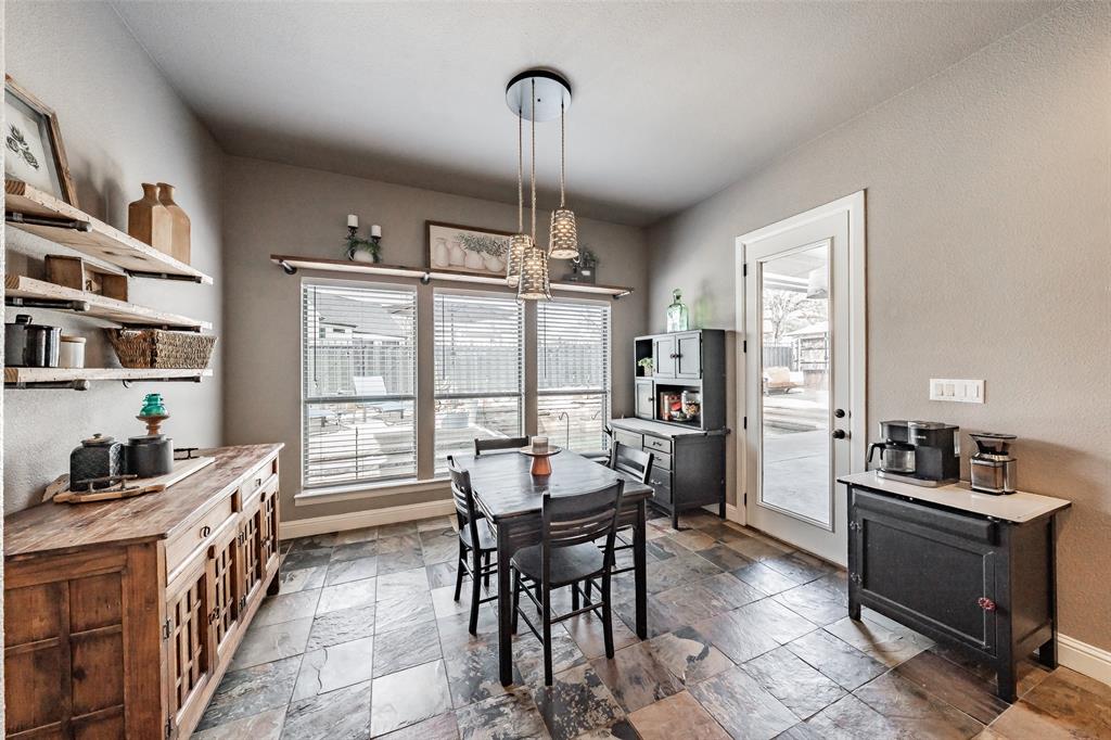 209 Thistle Ridge Denton, TX 76210 - Photo 13 of 40 Eat in kitchen