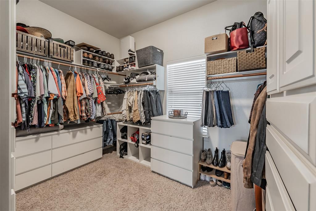 209 Thistle Ridge Denton, TX 76210 - Photo 22 of 40 Primary closet