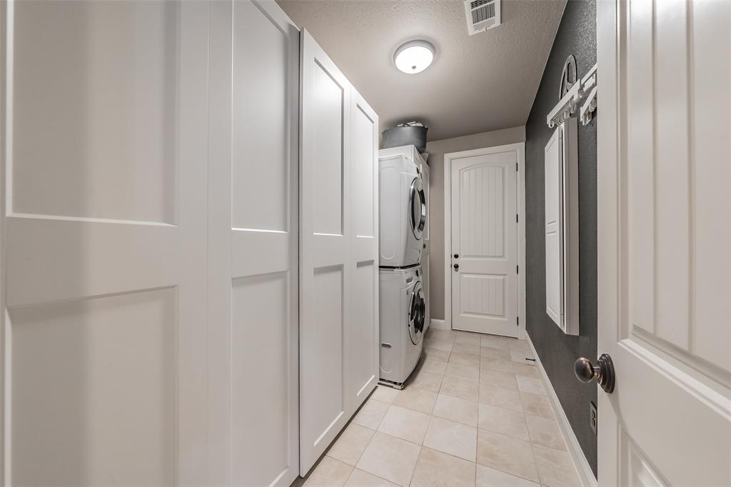 209 Thistle Ridge Denton, TX 76210 - Photo 24 of 40 Cabinets included