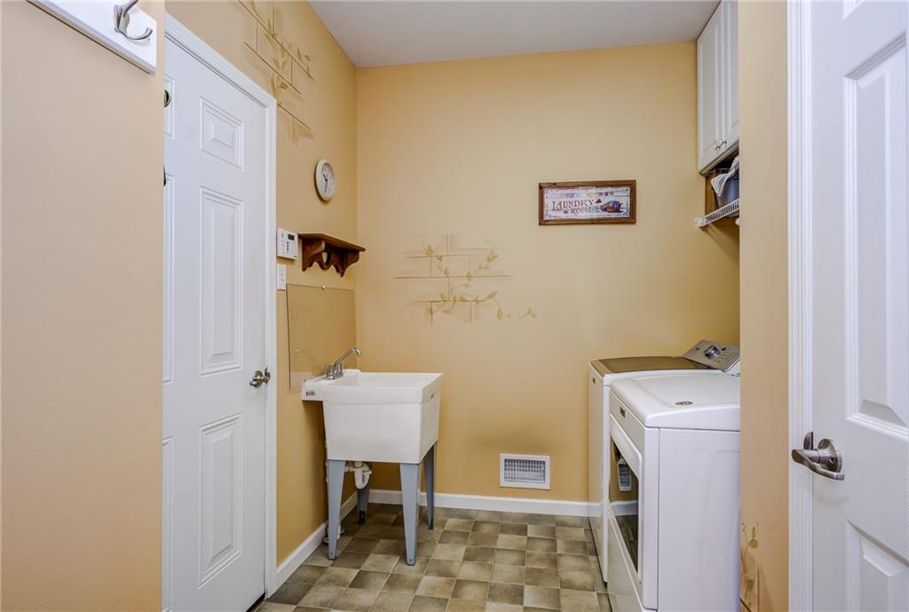 201 Maple Ridge Drive Canonsburg, PA 15317 - Photo 10 of 25 Mudroom & Laundry Room