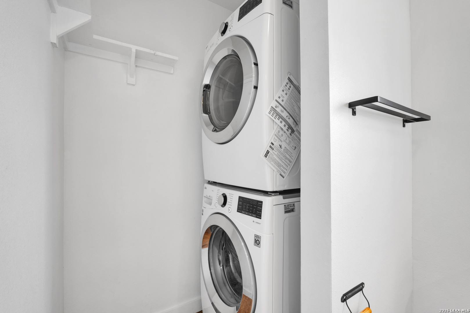 18460 Interstate 37 Elmendorf, TX 78112 - Photo 24 of 28 a utility room with dryer and washer