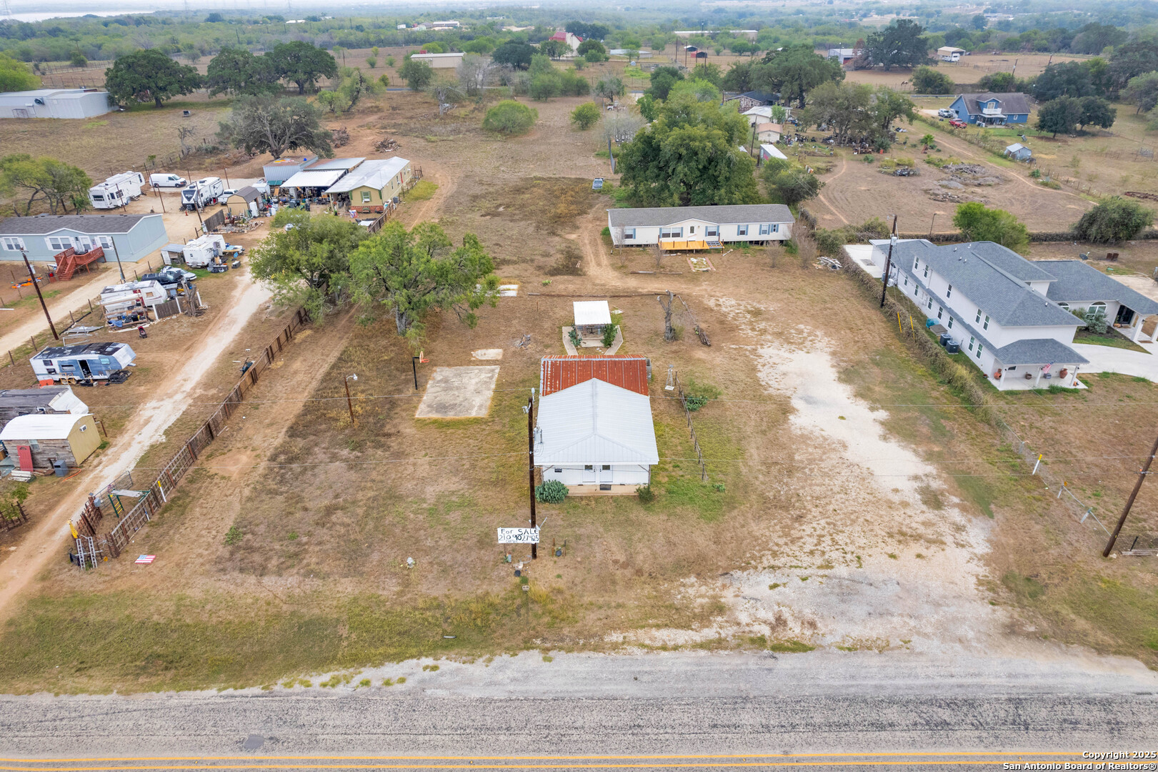 18460 Interstate 37 Elmendorf, TX 78112 - Photo 10 of 28 a view of a city