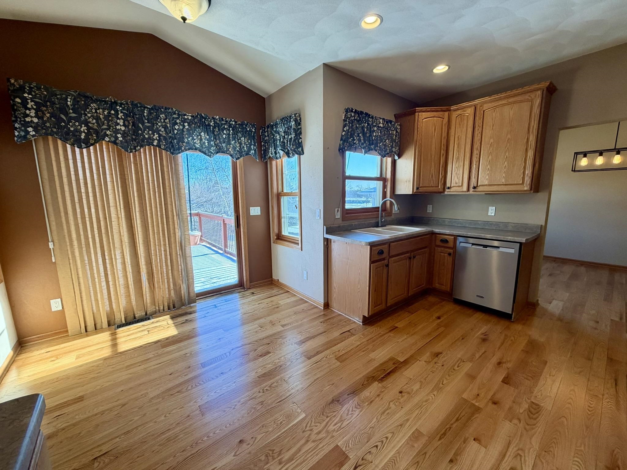 304 North 11th Avenue Monroe, WI 53566 - Photo 18 of 60