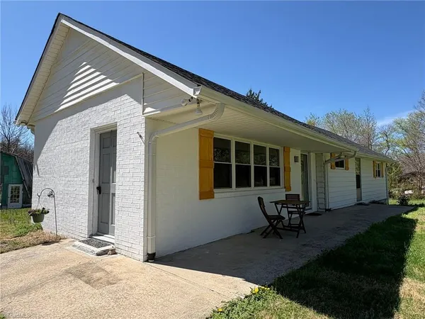 $299,900 | 1053 Hoots Road, Yadkinville, NC 27055