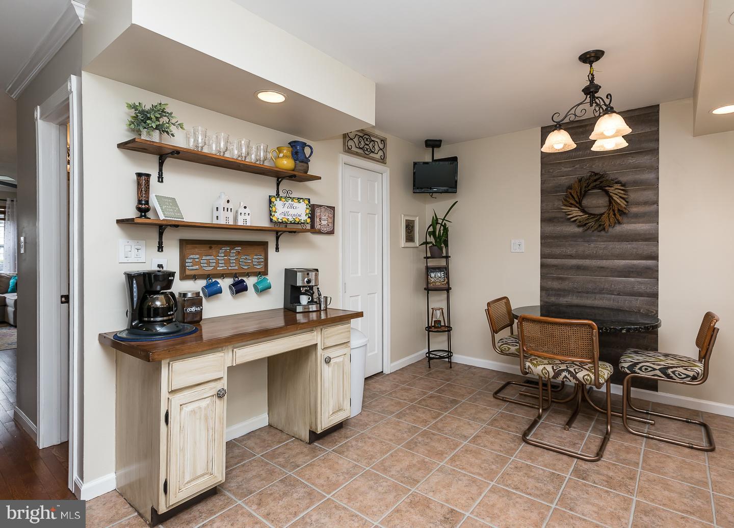 1943 Oak Leaf Lane Holmes, PA 19043 - Photo 12 of 38 beverage bar