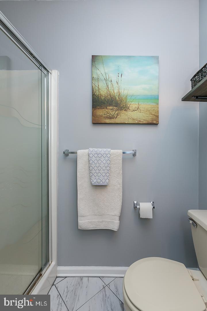 1943 Oak Leaf Lane Holmes, PA 19043 - Photo 19 of 38 main bedroom bath