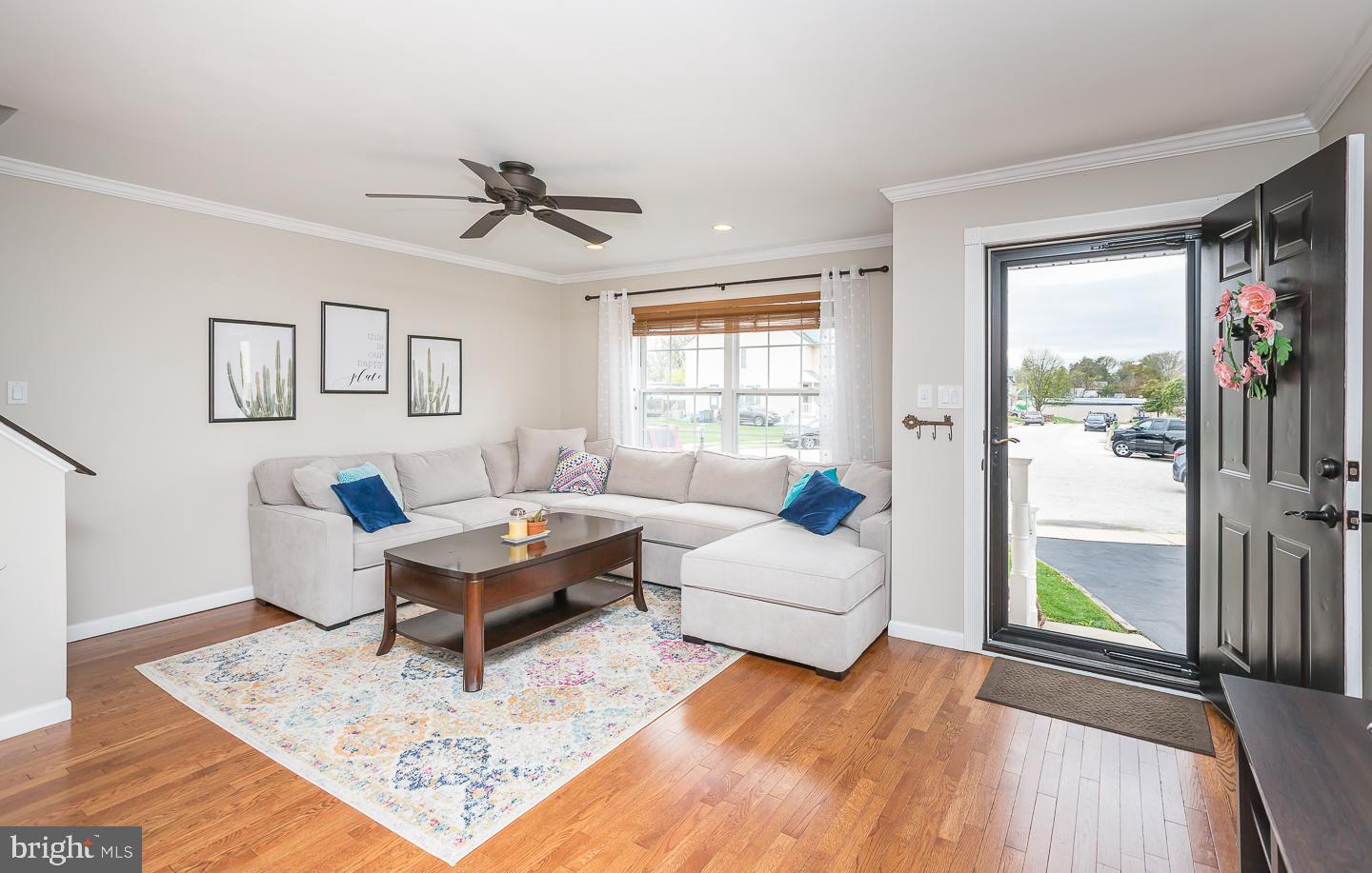 1943 Oak Leaf Lane Holmes, PA 19043 - Photo 3 of 38 spacious living room